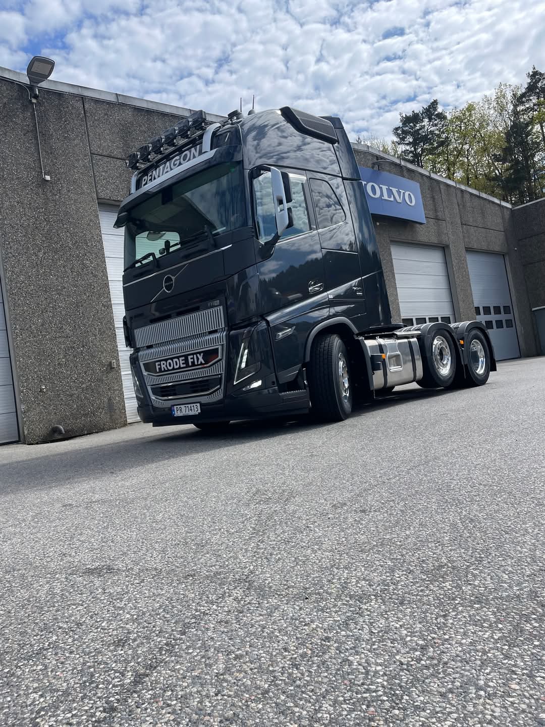 Ny volvo pusher 780hk satt i drift takk til kenneth på truck Nor